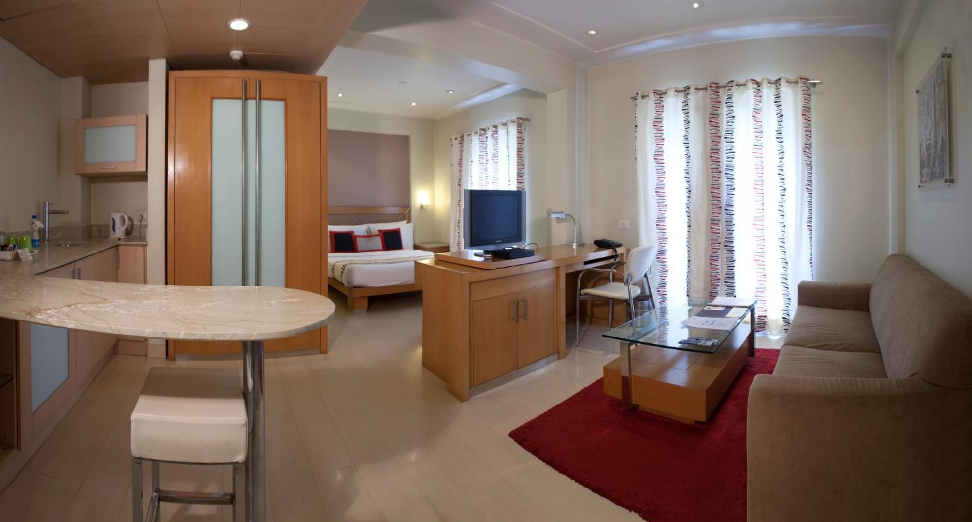 Avalon Courtyard Hotel 4*