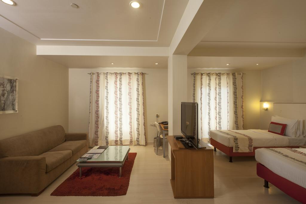 Avalon Courtyard 4*