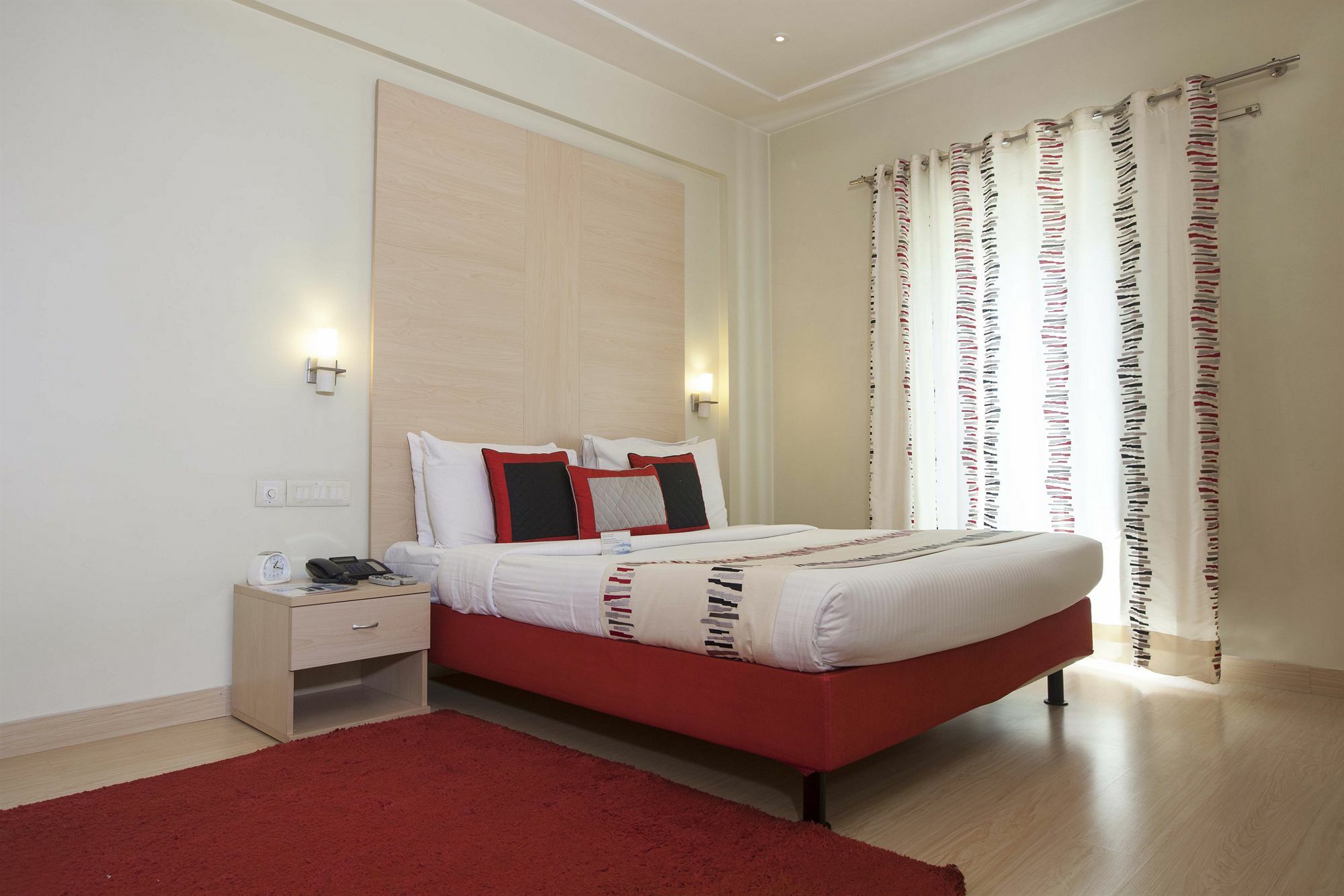 Avalon Courtyard Hotel 4*